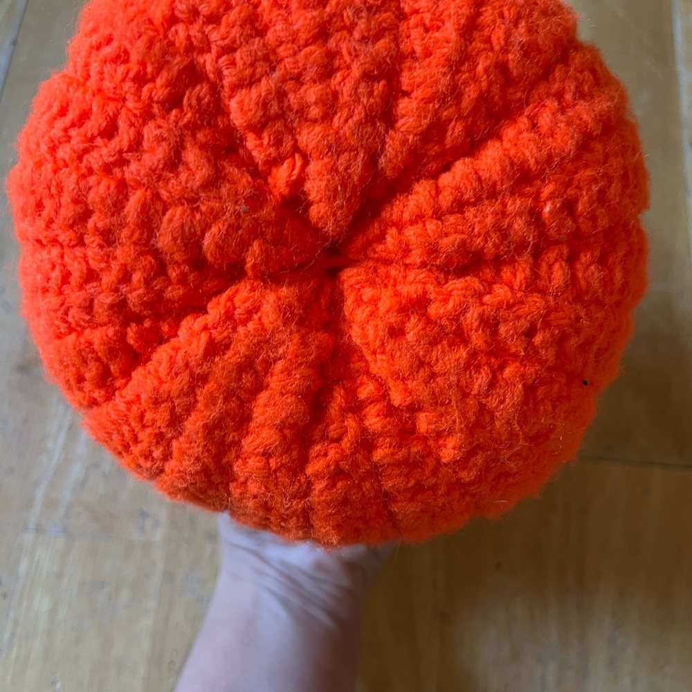 Vintage Crochet pumpkin with felt face - Picture 7 of 7